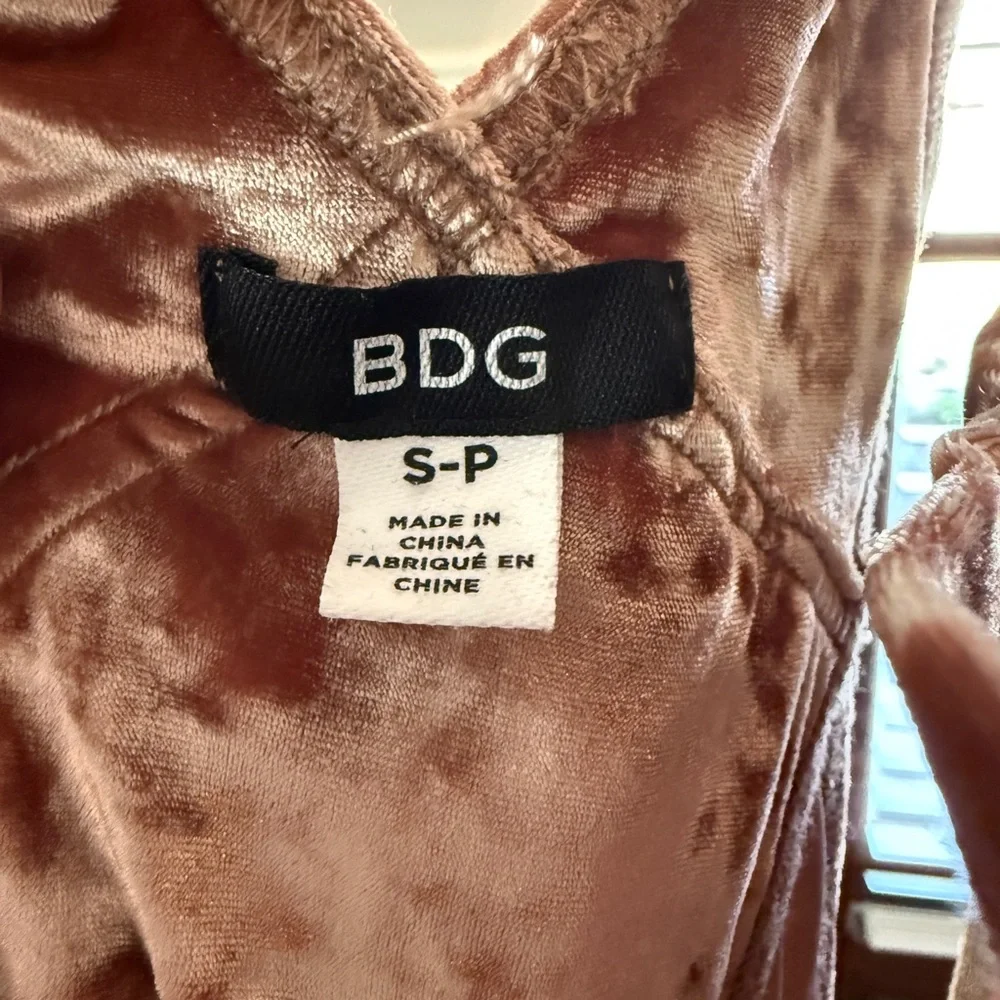 BDG NWOT Velvet Rose Colored Overalls - Picture 6 of 7